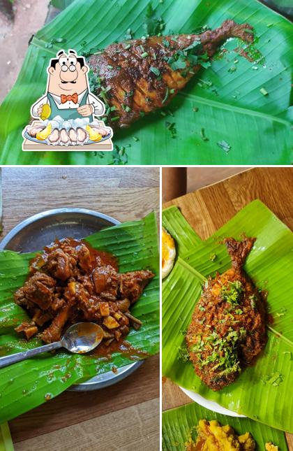 Order seafood at Chandrettante Chaayakkada