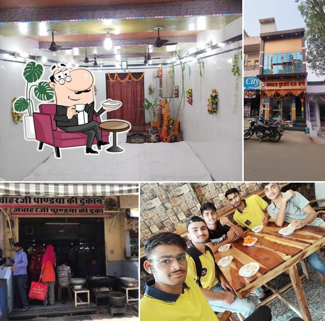 The interior of Jawahar Pandya Ki Dukan