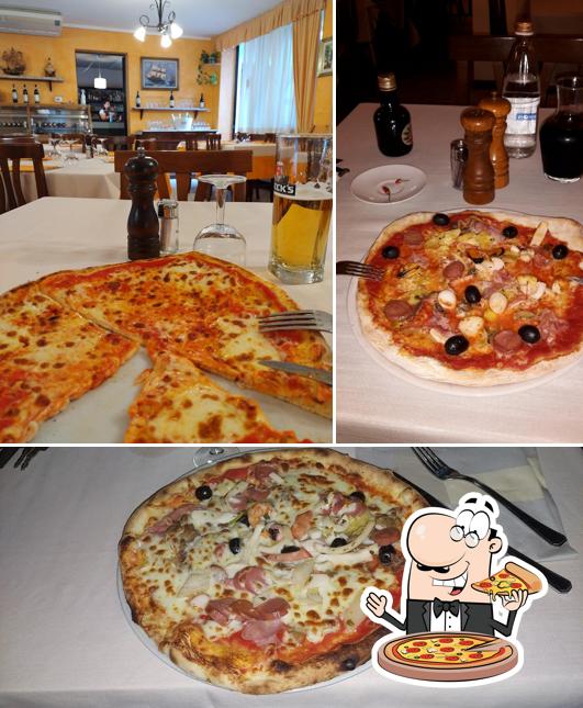 Scegli una pizza a Albergo Ristorante Pizzeria Al Cantuccio