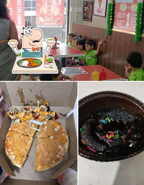 Among different things one can find food and interior at Chicago Pizza