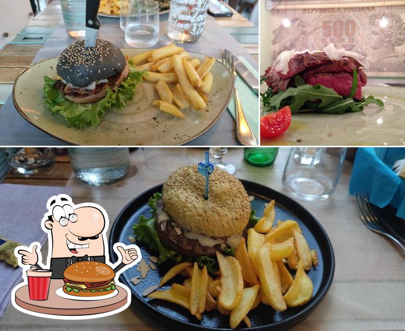 Ordina un hamburger a UNICO - Trattoria urbana