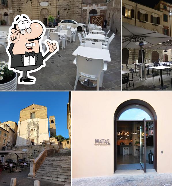 Siediti a un tavolo di Matas 54