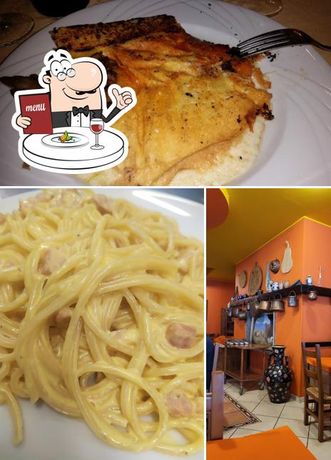 Tra le diverse cose da Al Gallo Nero si possono trovare la cibo e interni