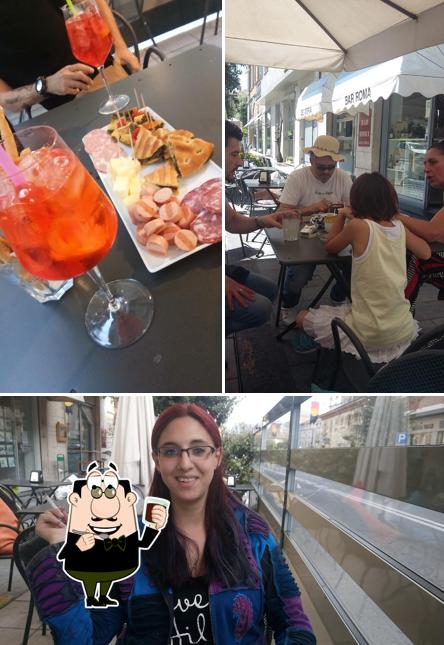 Goditi un drink a Bar Roma