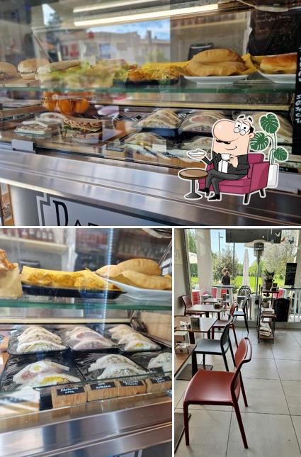 Guarda la immagine che raffigura la interni e cibo di Bar Caffè Borgonovo Aperitivi, Pranzi Veloci, Rinfreschi