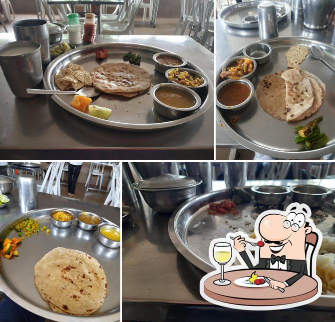 Food at Jain Bhojanalay