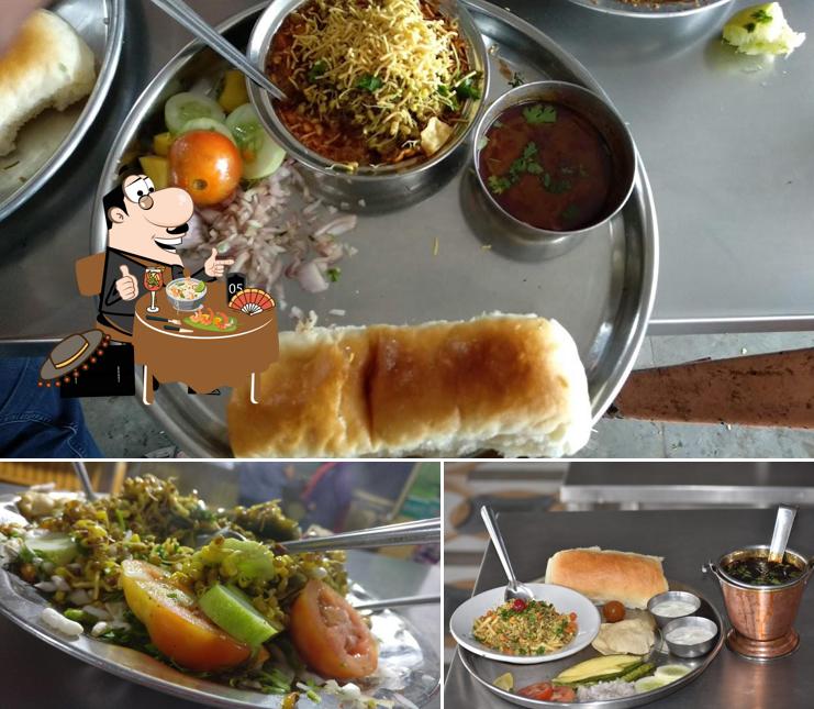 Food at Someshwar Bhel And Misal