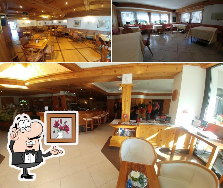 Siediti a un tavolo di Hotel Zentral
