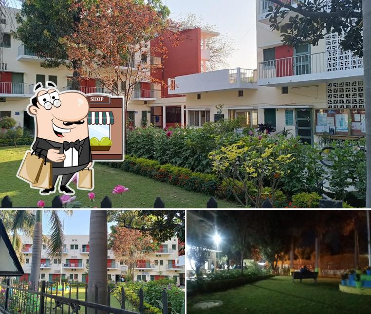 Check out how Azad Bhawan Canteen looks outside