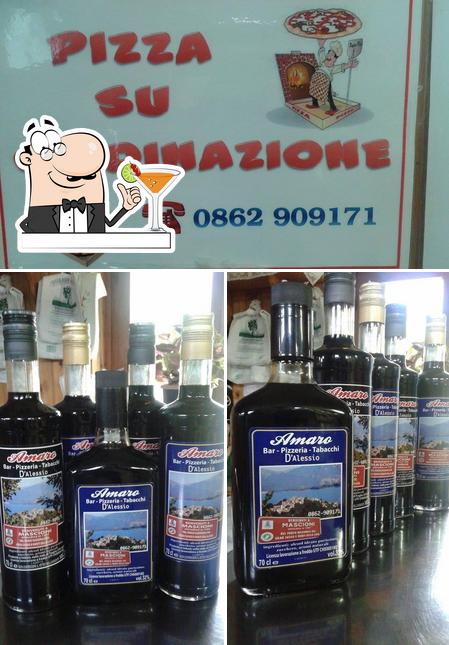 Guarda la foto che mostra la bevanda e dolce di Bar Pizzeria D'alessio