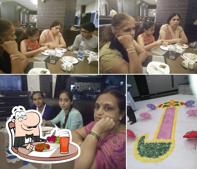 Cocktail Theatre Bar