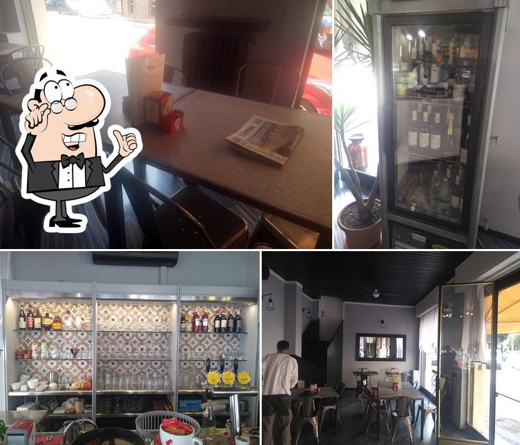 Siediti a un tavolo di Caffè Camploy