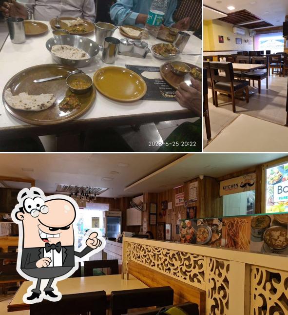 The interior of नवींस बापू की कुटिया, लालघाटी