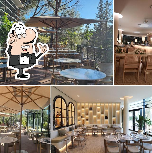 L'intérieur de Café Laffitte
