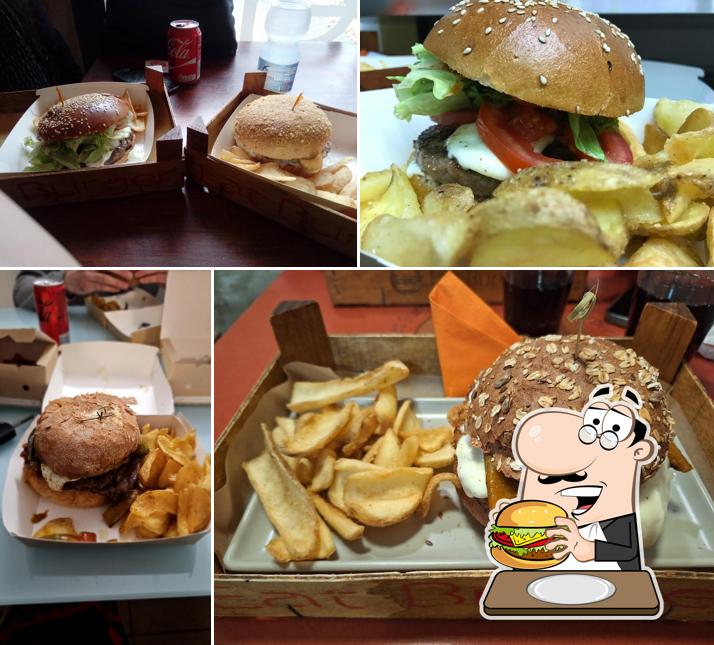 Gustati uno dei tipi di hamburger proposti a Eat Burger