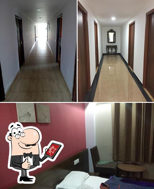 Look at the picture of Hotel All Seasons