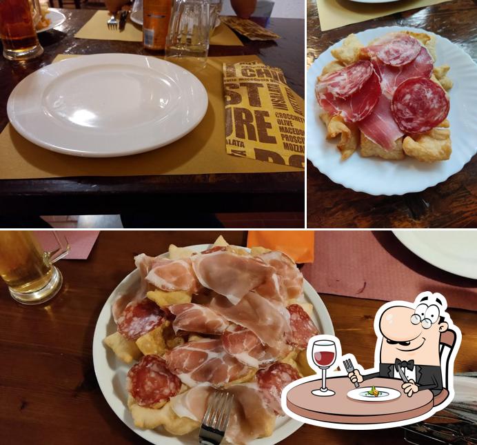 Tra le diverse cose da La Cascina delle Monache si possono trovare la cibo e interni