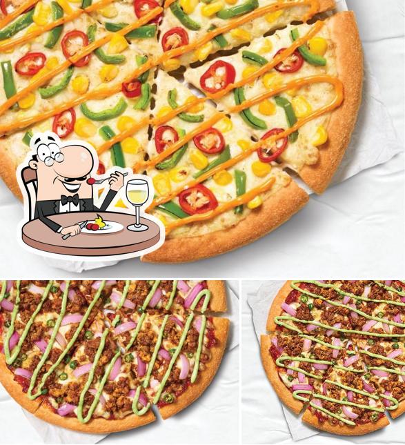 Food at Pizza Hut Satya Niketan, Delhi