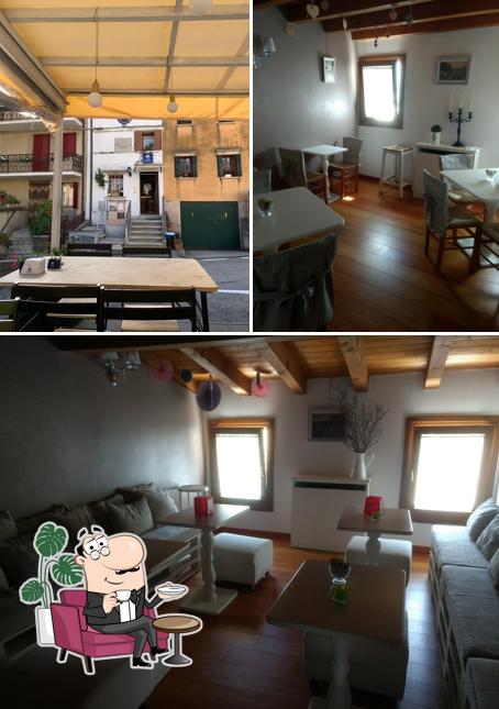 Dai un'occhiata agli interni di RIGHT RIVER bar
