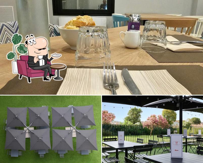 Gli interni di Hampton Lobby Restaurant & Bar