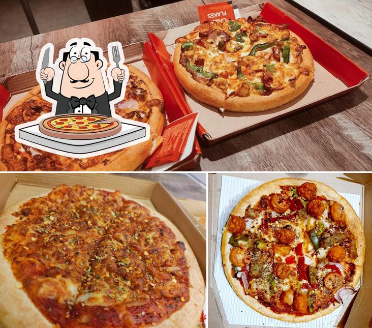 At Pizza Hut Sakchi, Jamshedpur, you can enjoy pizza