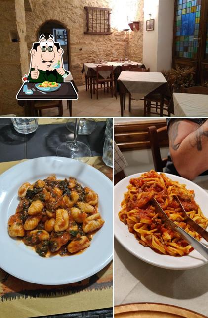 Tra le varie cose da OSTERIA "LA BOTOLA" si possono trovare la cibo e tavolo da pranzo