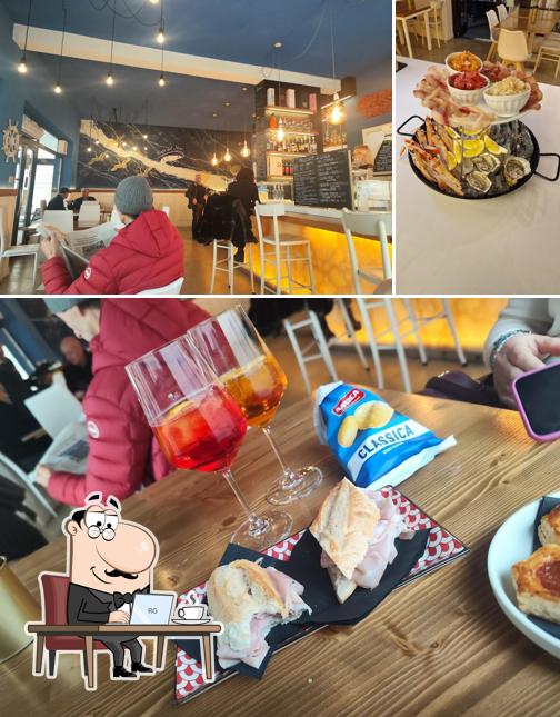 Siediti a un tavolo di Cafe del mar