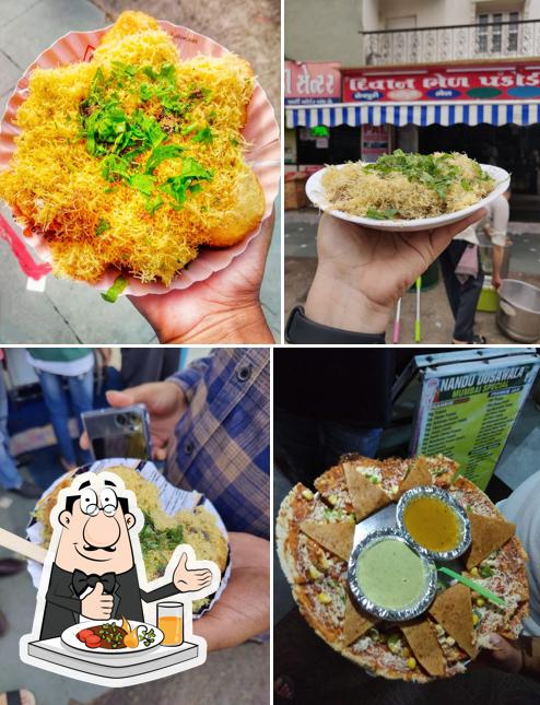 Meals at Diwan Bhel Pakodi Center