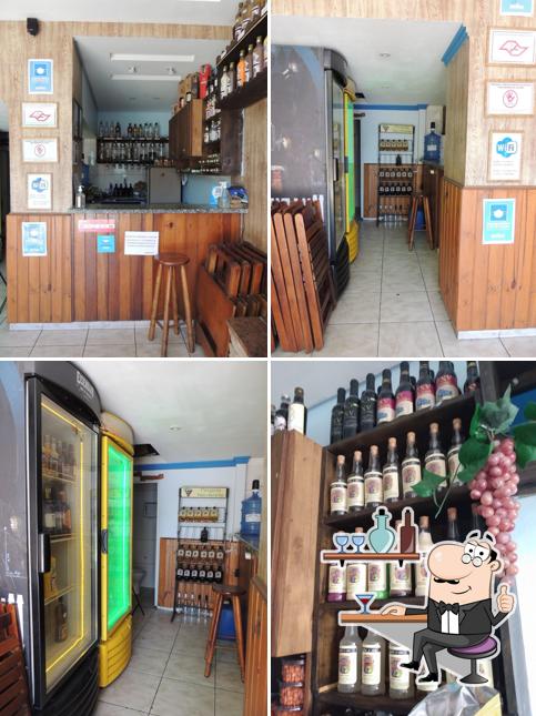 O interior do Guedes Vinho e Cia / Casa do Vinho Guedes