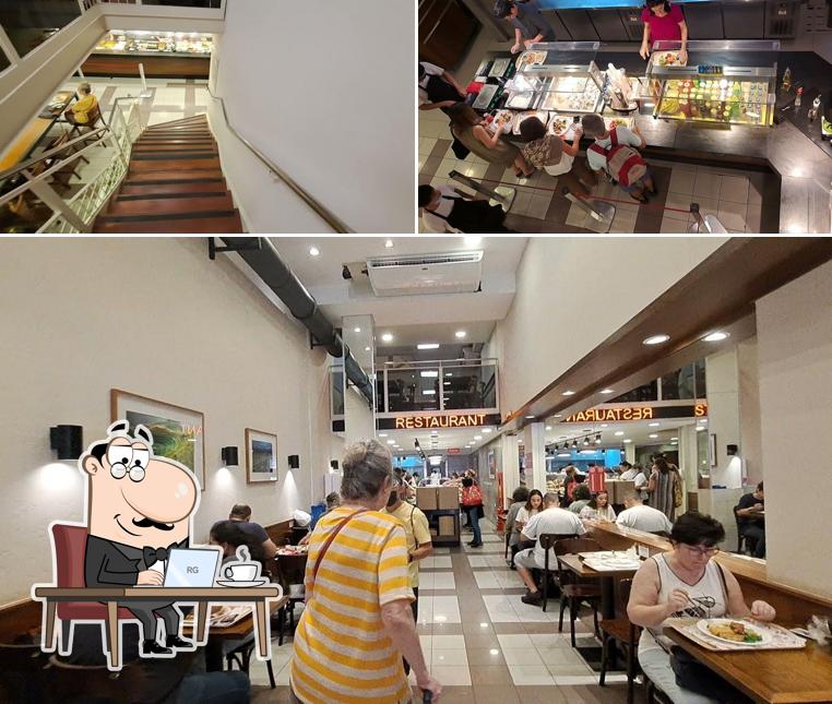 Sente em uma das mesas no Restaurante Itiriki Cozinha Oriental