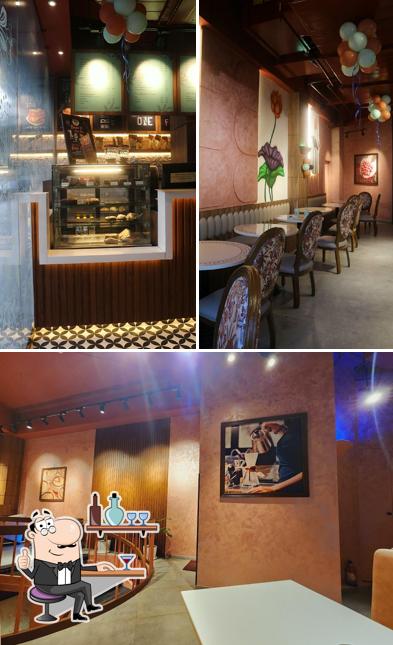 Check out how Love & Latte Oshiwara looks inside