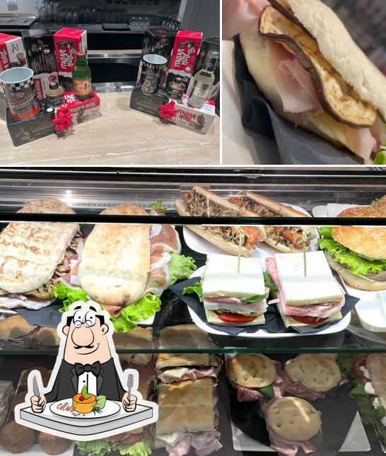 La foto di cibo e birra da Eleven Café