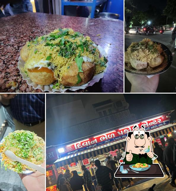 Food at Diwan Bhel Pakodi Center
