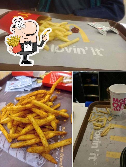 Order fries with various sauces
