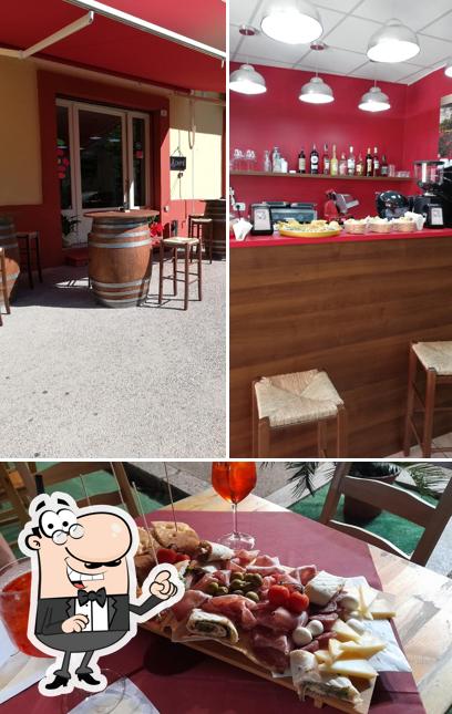 Siediti a un tavolo di TAVERNA0781