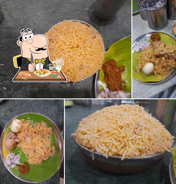 Pad thai at AR-Raheem Hotel