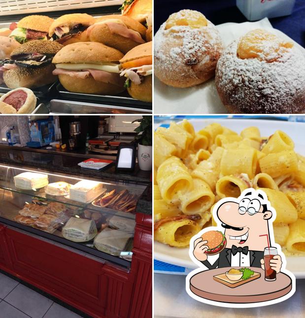 Prenditi un hamburger a Incontriamoci Bar