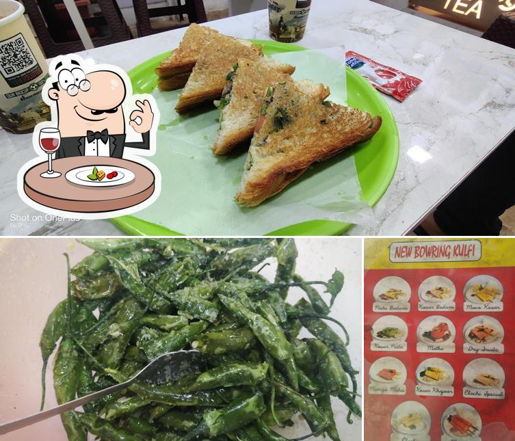 Food at Goli Vada Pav