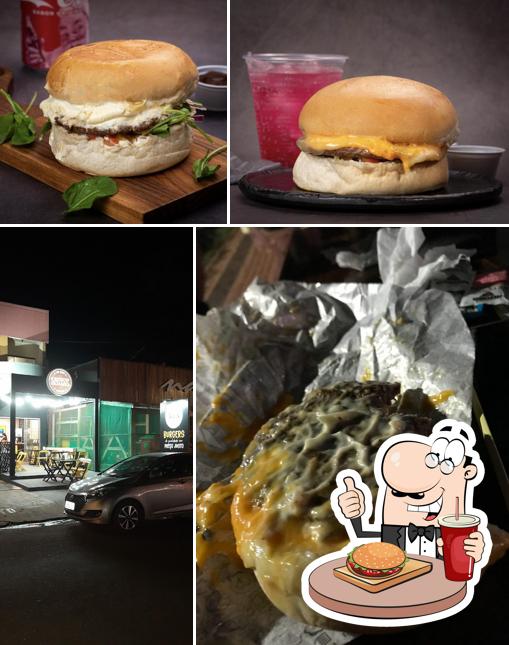 Os hambúrgueres do NYX BURGER irão saciar uma variedade de gostos