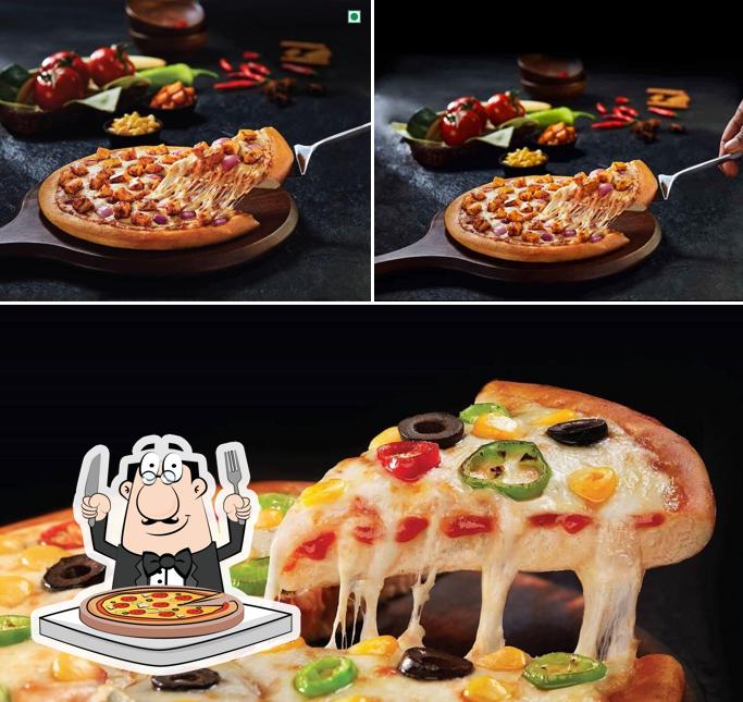 Pick pizza at Oyalo Pizza