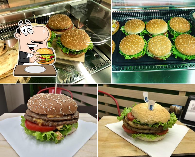 Ordina un hamburger a Bar Caffetteria Al ViaVai