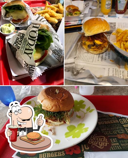 Deguste um dos hambúrgueres oferecidos no Beach Burger Riviera