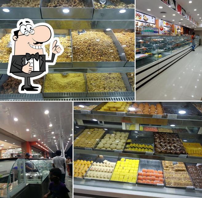 PS4 Perambur Sri Srinivasa Sweets & Snacks