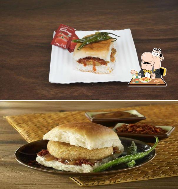 Meals at Mumbai vada pav no 1