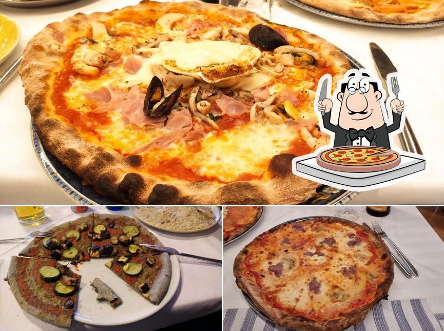 A Ristorante Pizzeria La Bussola, puoi provare una bella pizza