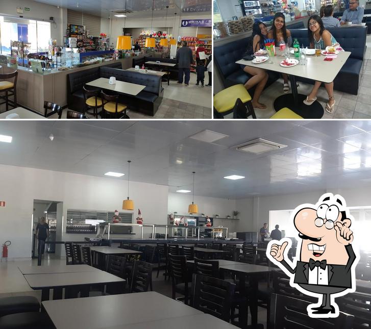 Sente em uma das mesas no Meotti Guarani