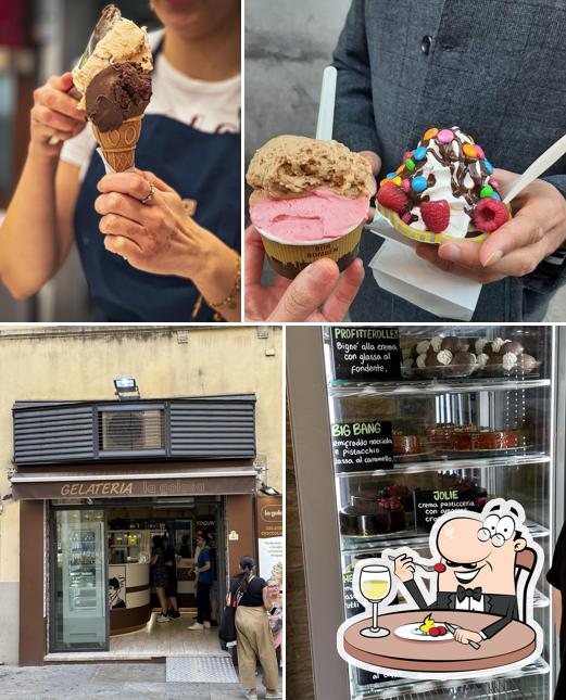 Tra le diverse cose da Gelateria La Golosa si possono trovare la cibo e interni