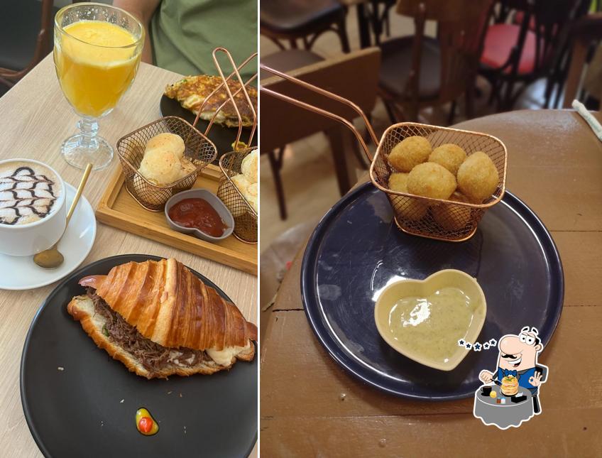 Comida em Cafeteria Família Café