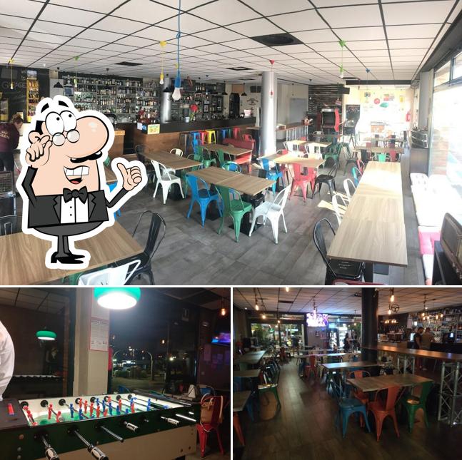 Gli interni di Garage Bar