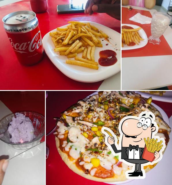 Try out finger chips at Pizza Cafe